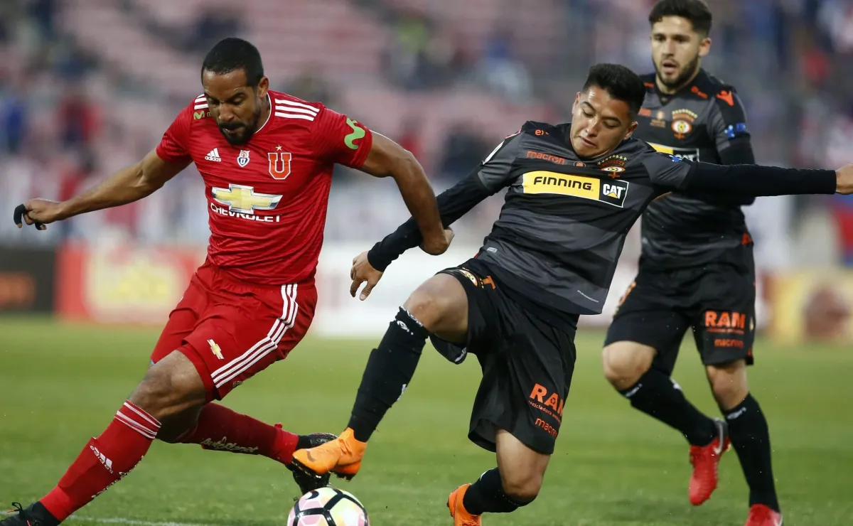 Jugador sin club y con físico de sobra busca oportunidad en la Roja