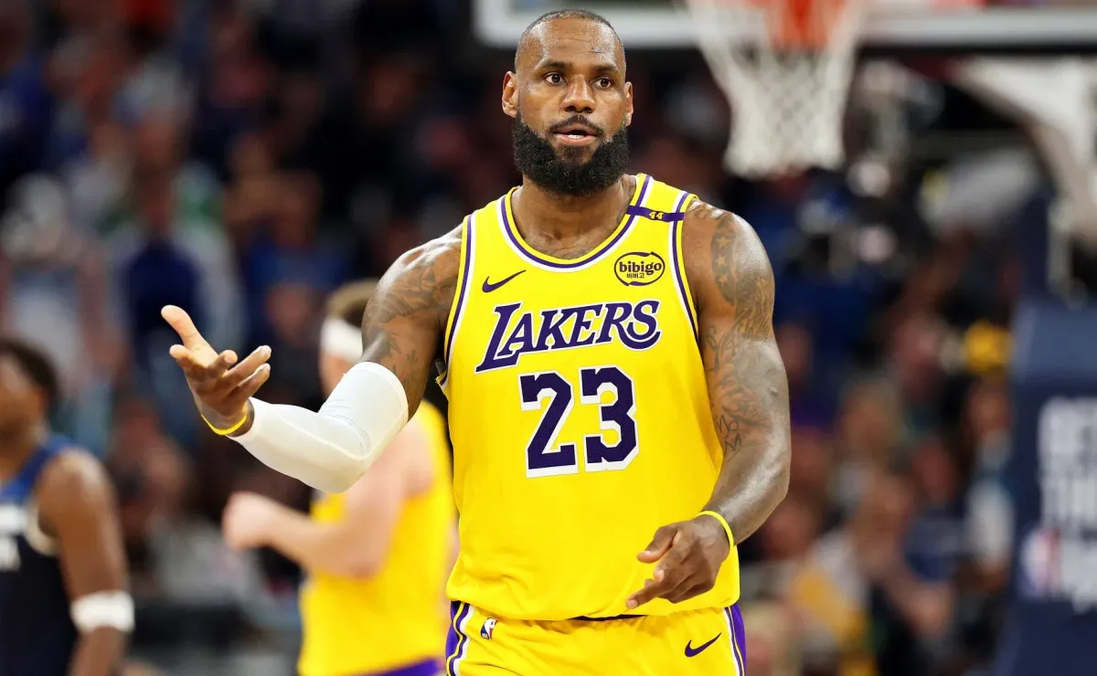 LeBron James engaña a la NBA con truco publicitario