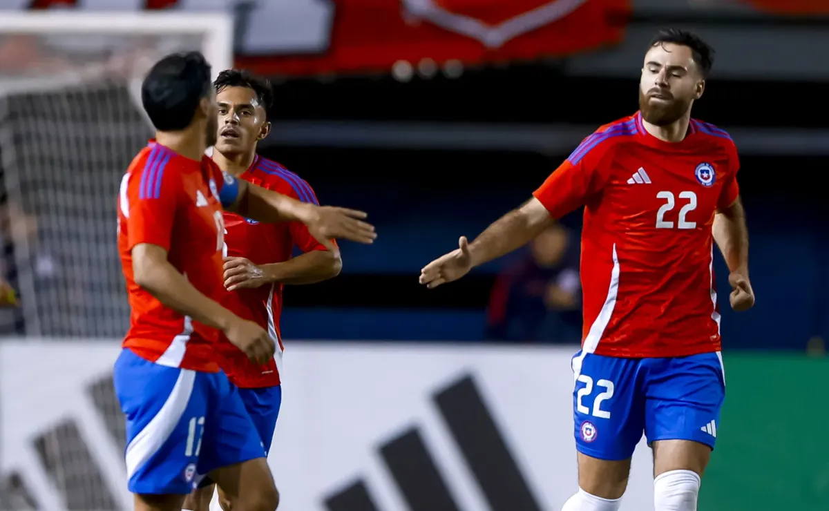 Córdova aclara formación de La Roja contra Rusia en defensa y mediocampo