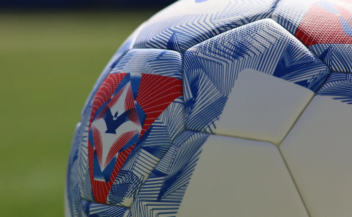 ANFP presenta balón oficial 2026 con diseño del cóndor y tecnología FIFA Quality PRO