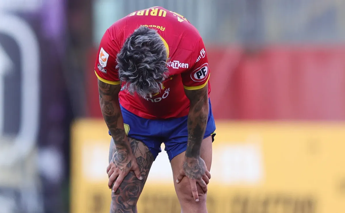 Unión Española corta tres jugadores en Santa Laura