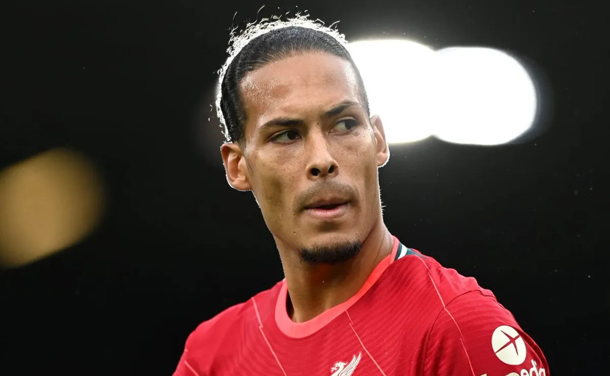 Doentes por Futebol - Por isso ele é o melhor zagueiro do mundo. Van Dijk  não se desconcentra jamais.