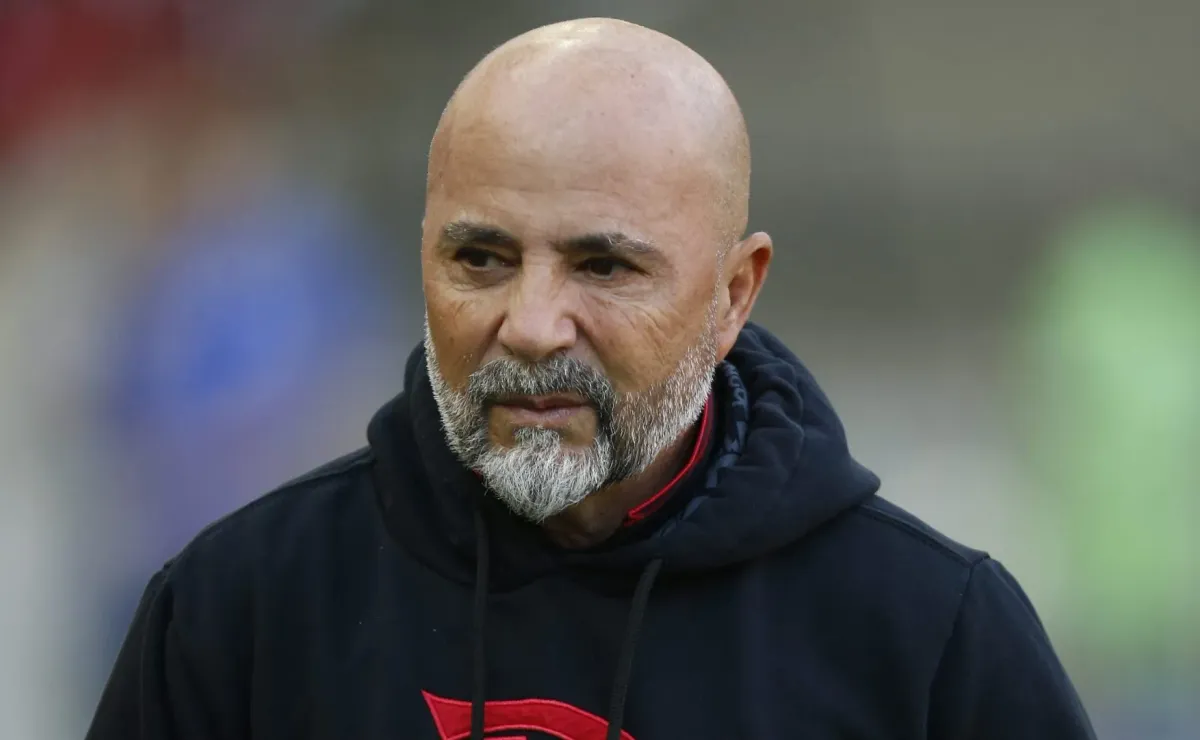 Sampaoli presenteou um vendedor ambulante com a camisa do Flamengo