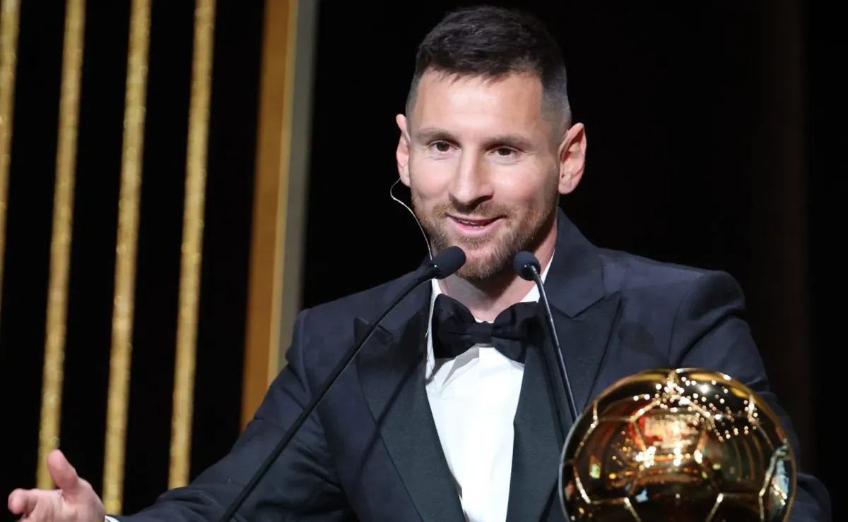 O Melhor jogador do Mundo 2023 Messi agora tem 8 bolas de Ouro !  #boladeouro #balondor #messi #messifans #futebol #soccer #fifa…