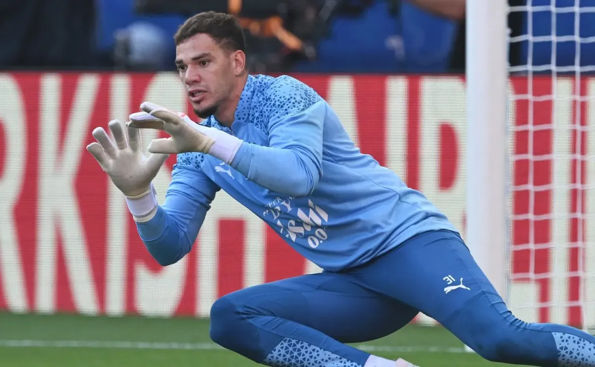 Ederson é um dos 3 finalistas ao prêmio de melhor goleiro da Fifa 2023