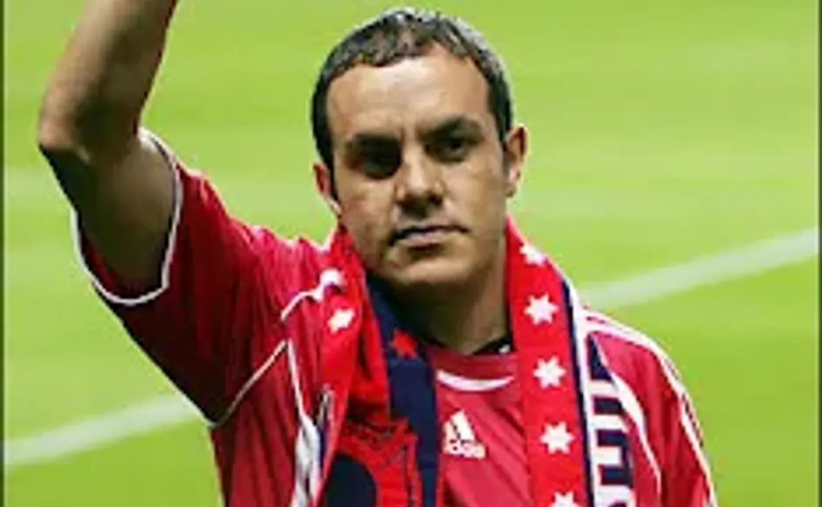 Cuauhtemoc Blanco of Mexico points to his new jersey after being News  Photo - Getty Images