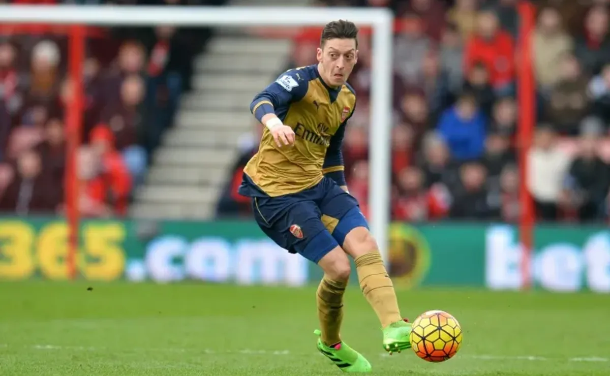 Arsenal 2-0 Bournemouth: Mesut Ozil on target in Gunners win, Football  News