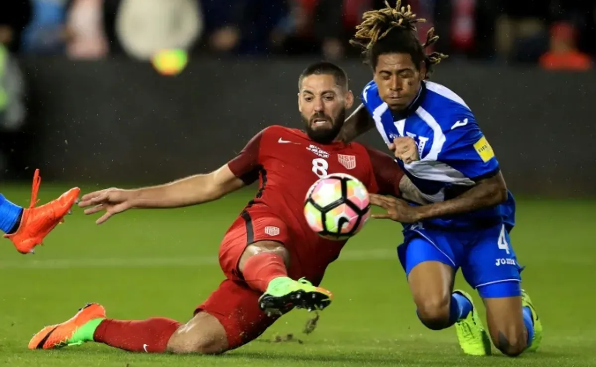 Clint Dempsey returns to USMNT with hat trick