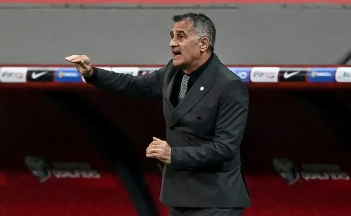 ISTANBUL, TURKEY - SEPTEMBER 1: Coach Senol Gunes of Turkey during the FIFA  World Cup 2022 Qualifier