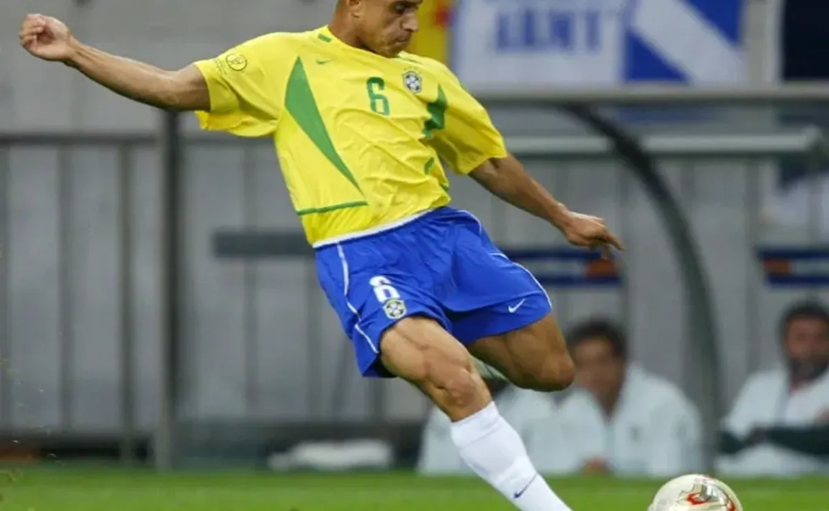 Roberto Carlos set to get a taste of English Sunday league football