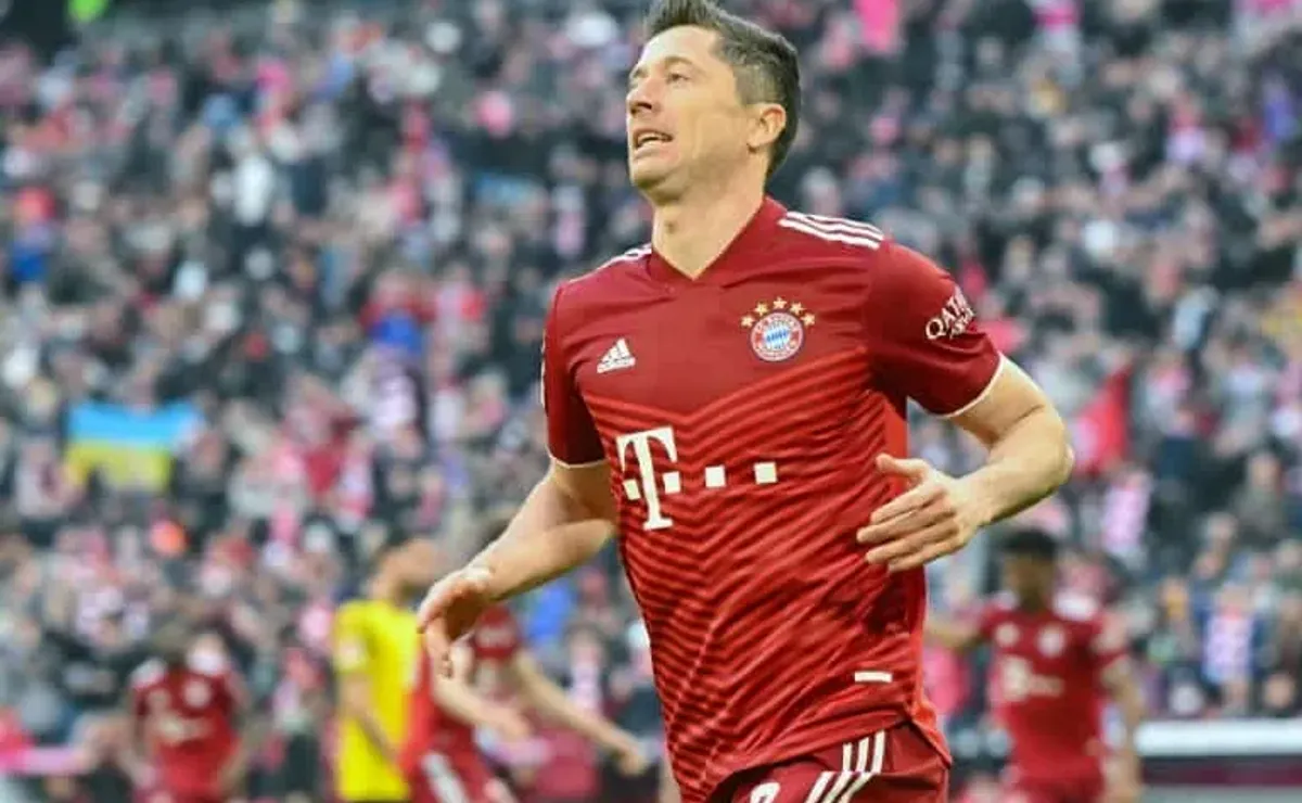 Is Lewandowski leaving Bayern? Latest news on Poland star's