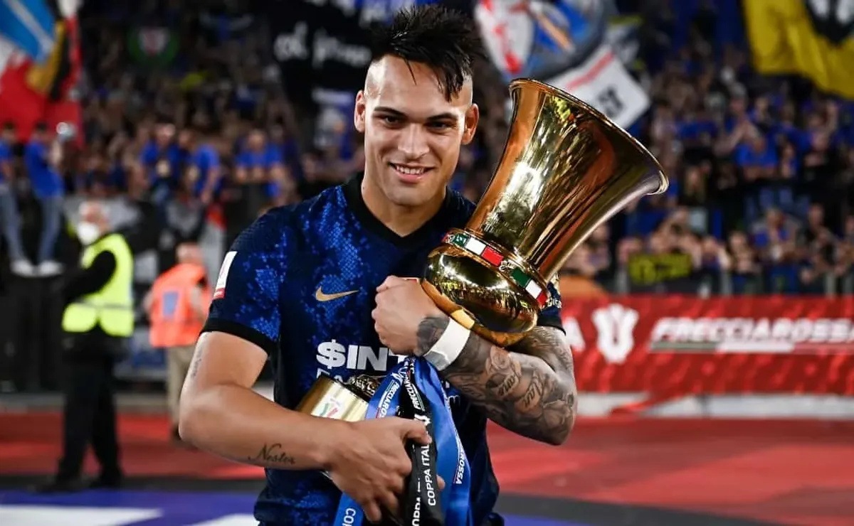 https://ds-images.bolavip.com/news/image/1200/740/?src=https://images.worldsoccertalk.com/webp/WST_20220613_WST_389529_Lautaro-Martinez-development.webp