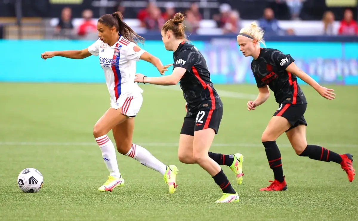 Olympique Lyonnais vs. C.F. Monterrey in the Women's International