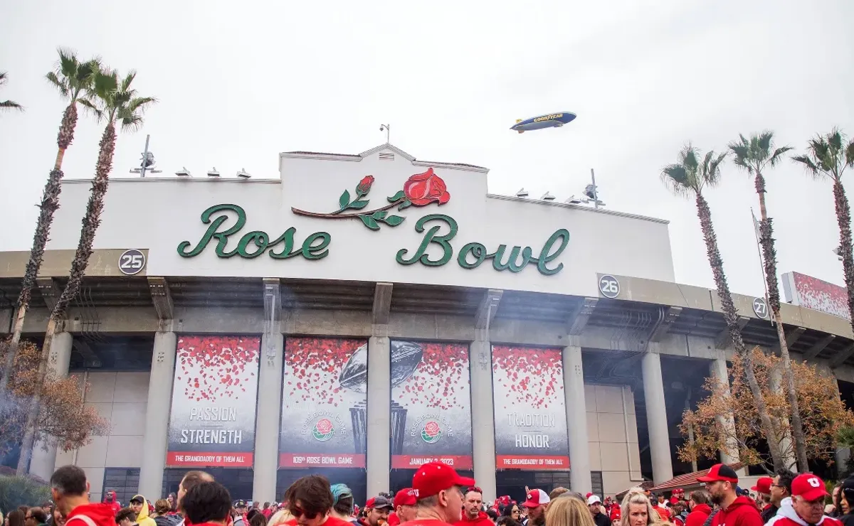 MLS record crowd of 82,110 sees El Trafico at the Rose Bowl – NBC