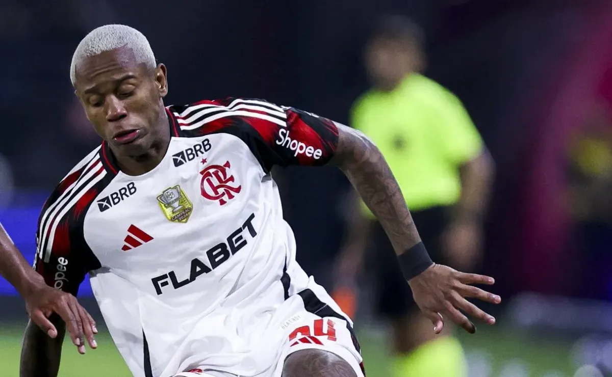 Wallace Yan é detonado após expulsão na derrota do Flamengo para o Bahia