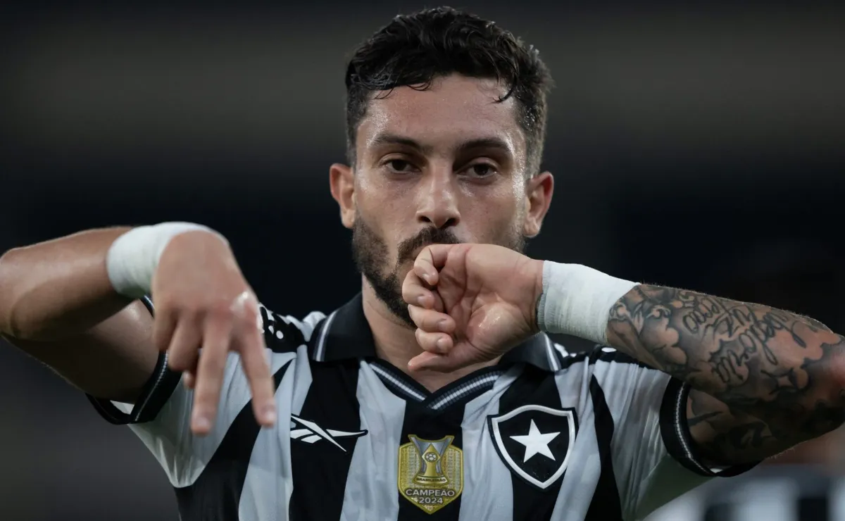 Alex Telles (Foto: Jorge Rodrigues/AGIF)