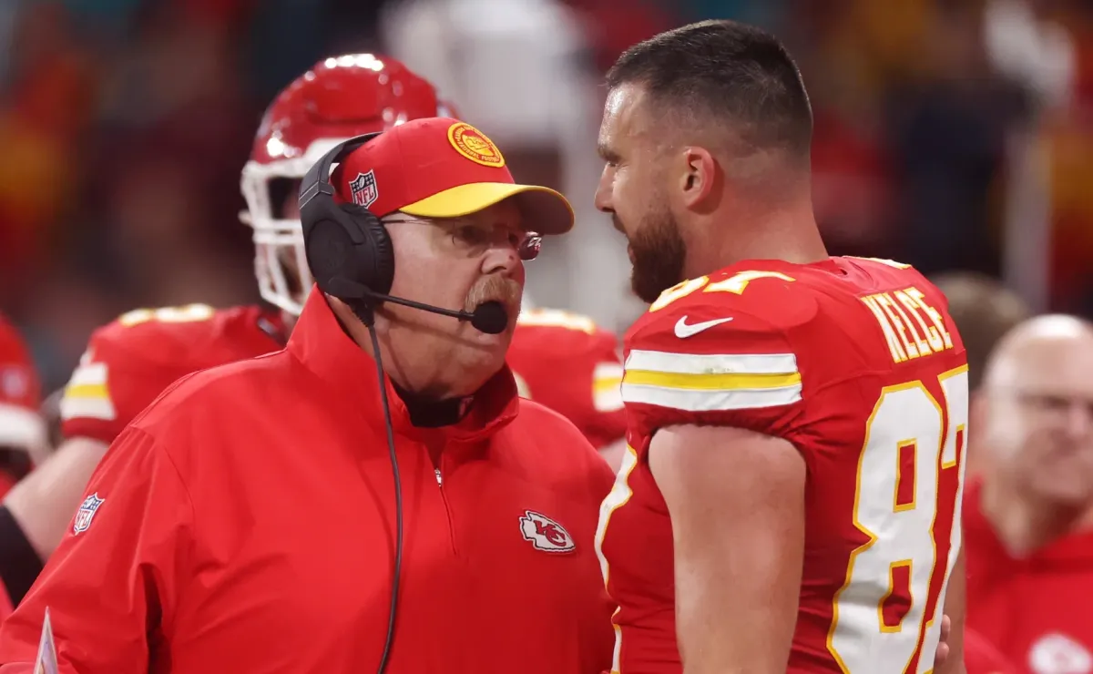 VIDEO: Andy Reid explodes with anger: Kansas City Chiefs head coach shocked everyone when he pushed Travis Kelce during a tense confrontation on the sideline, shaking the entire NFL.