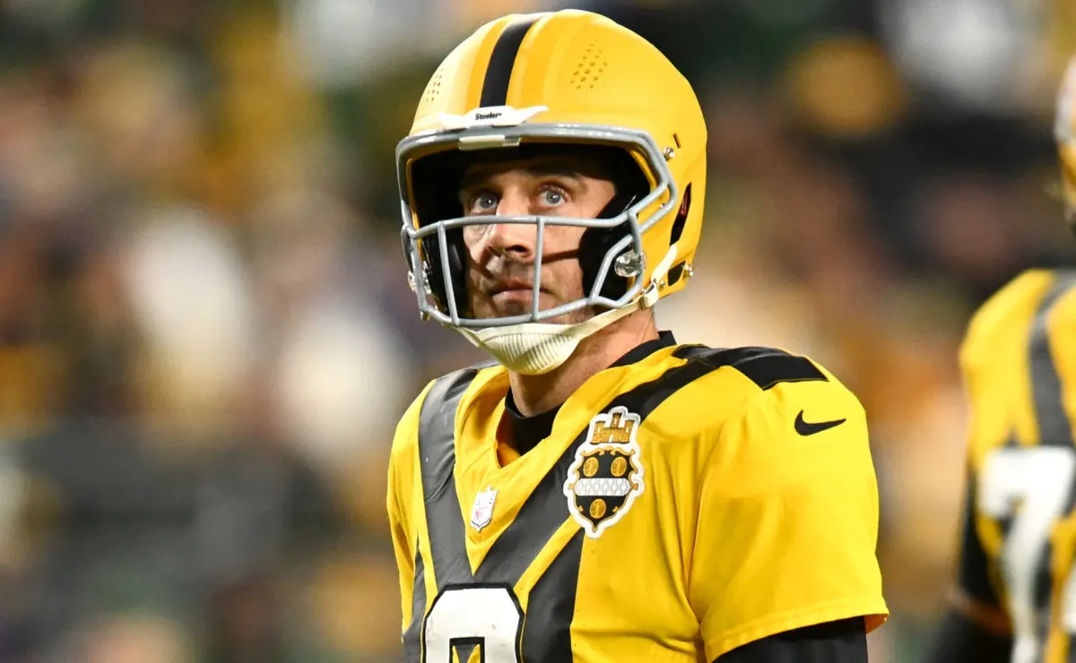 Steelers' Aaron Rodgers avoided taking responsibility for two humiliating losses by blaming the offensive failures