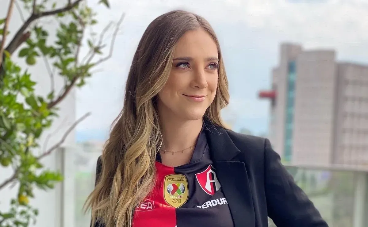 Eres del Atlas": La reportera que criticó a Uriel Antuna quedó expuesta en redes sociales - Vamos Azul