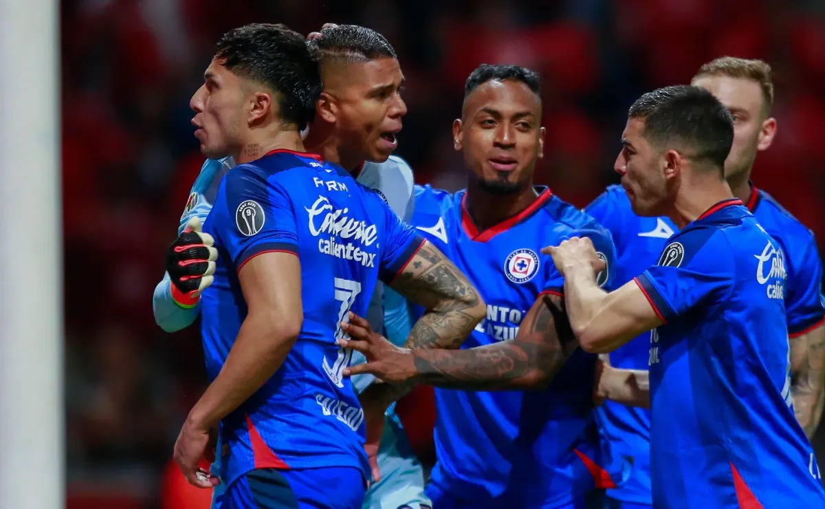 Aficionados de Cruz Azul responden a la polémica publicación de Toluca