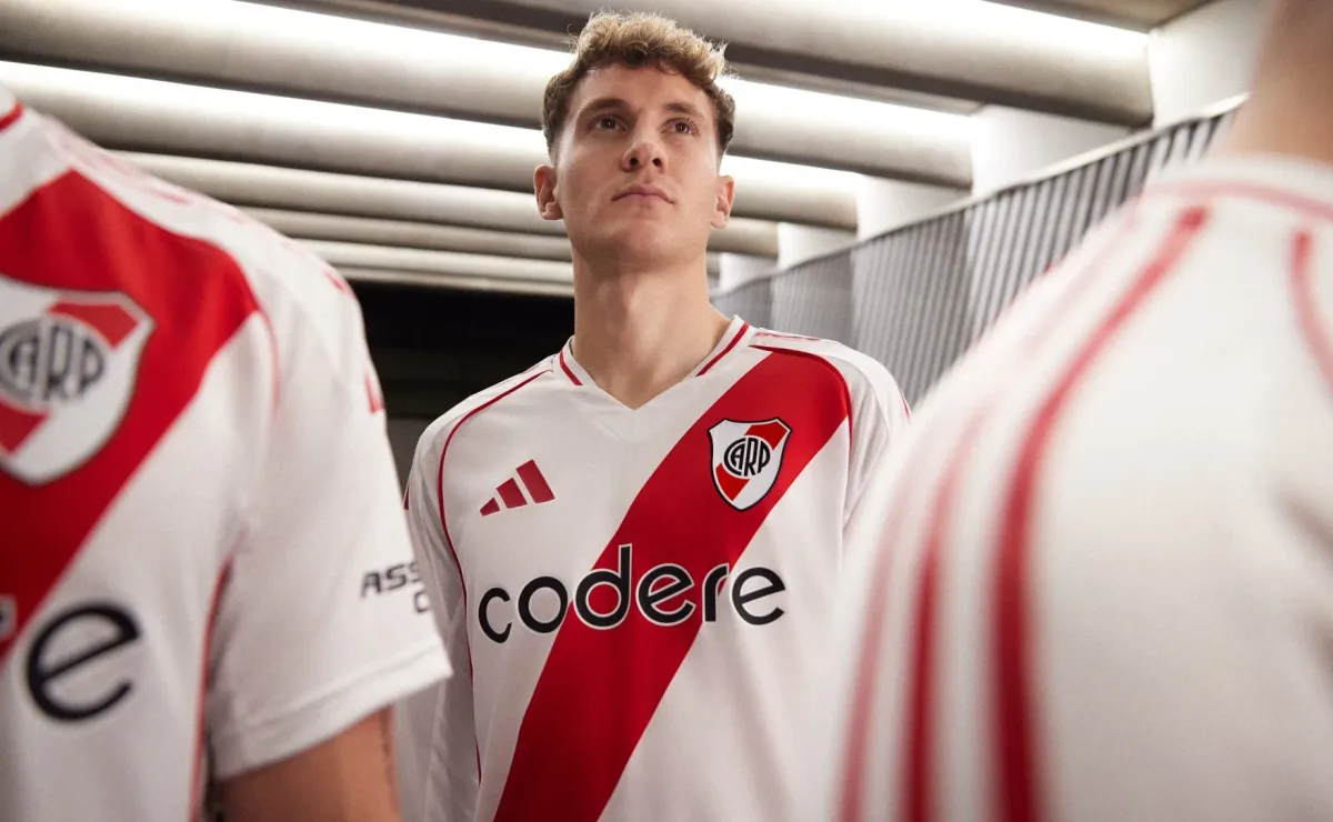 River presentó su nueva camiseta titular con un detalle inédito - La Página Millonaria