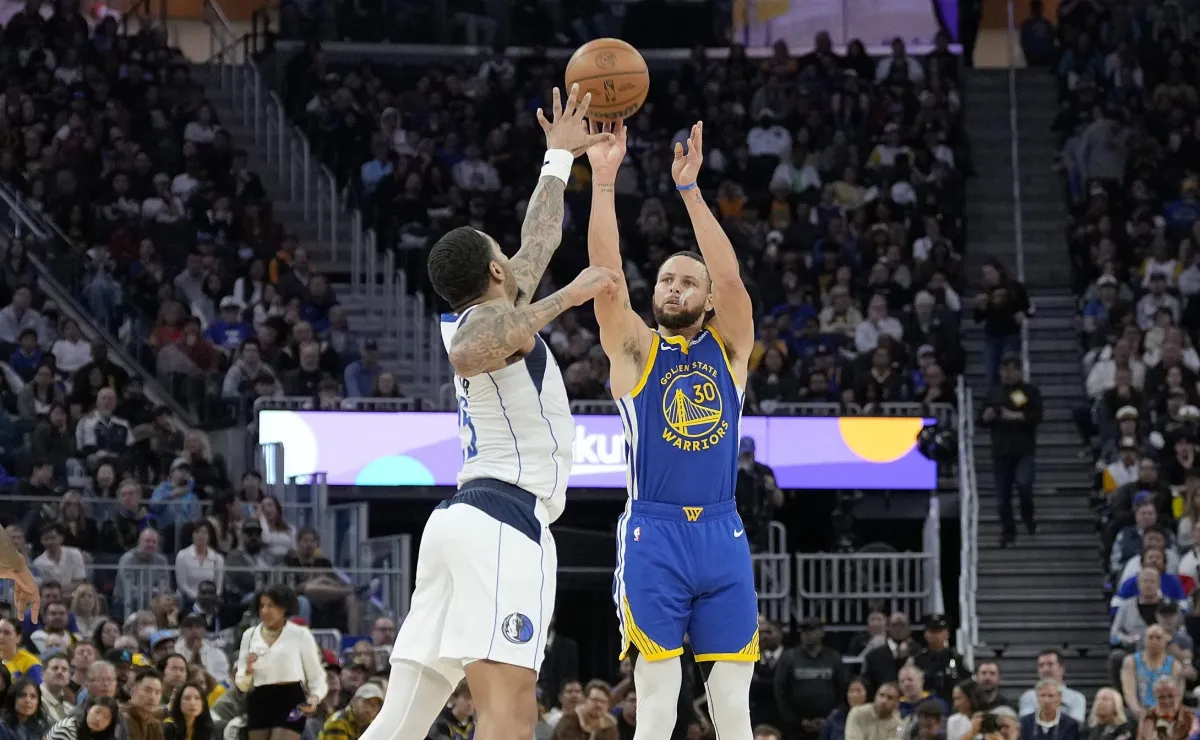 ¿El mejor de la NBA? El tiro imposible de Stephen Curry que se volvió viral ¿El mejor de la NBA? El tiro imposible de Stephen Curry que se volvió viral
