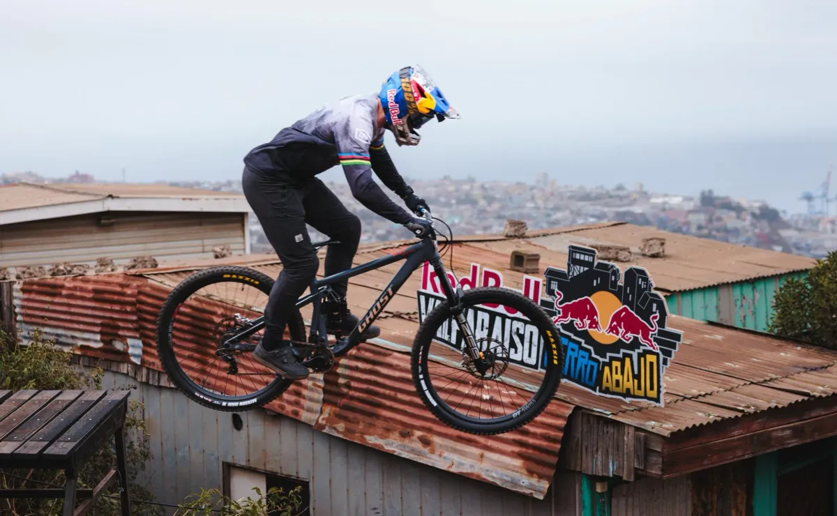 Tomas Slavík logra su cuarto título en Red Bull Valparaíso Cerro Abajo 2025 Tomas Slavík logra su cuarto título en Red Bull Valparaíso Cerro Abajo 2025