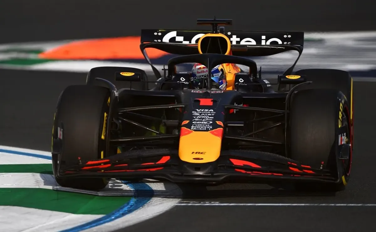 Gran Premio de Arabia Saudita: Verstappen lidera la carrera Gran Premio de Arabia Saudita: Verstappen lidera la carrera