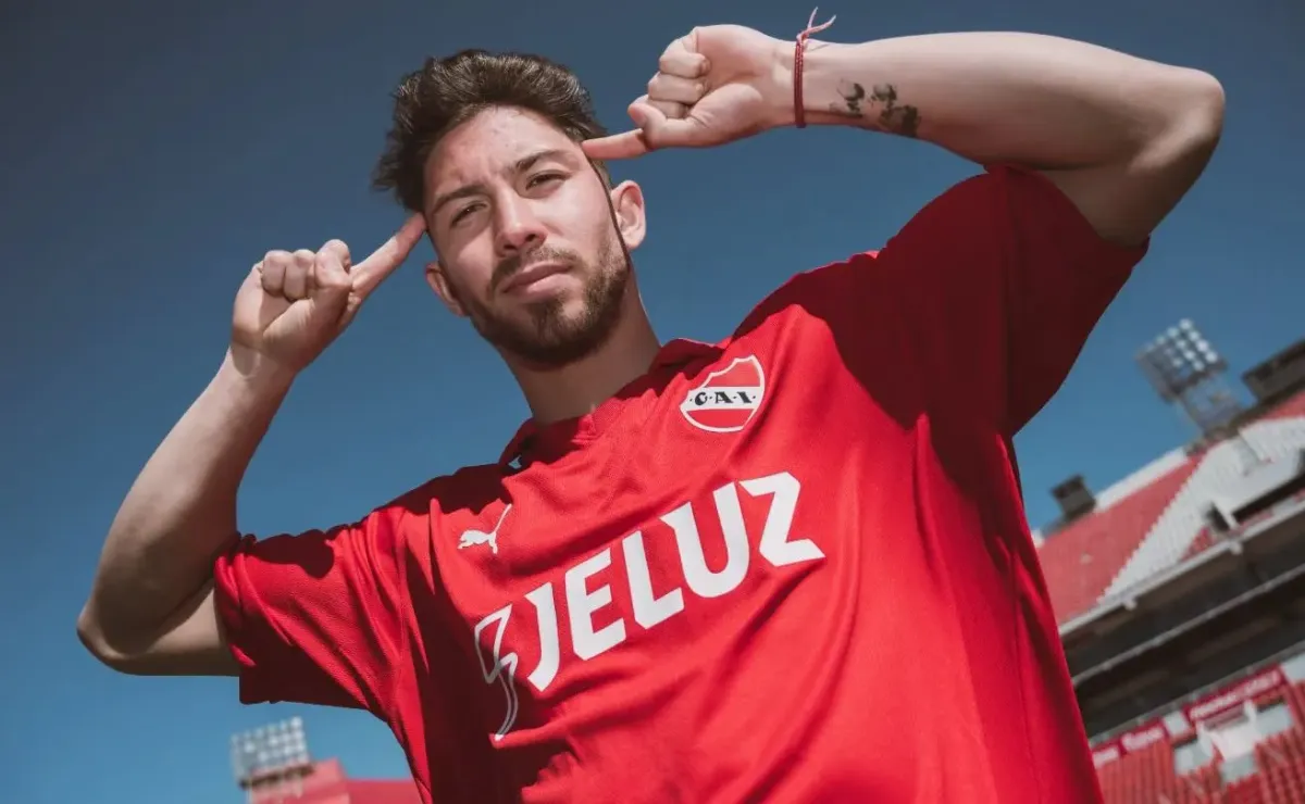 Equipo europeo busca unir a Felipe Loyola con emblema de la selección Equipo europeo busca unir a Felipe Loyola con emblema de la selección