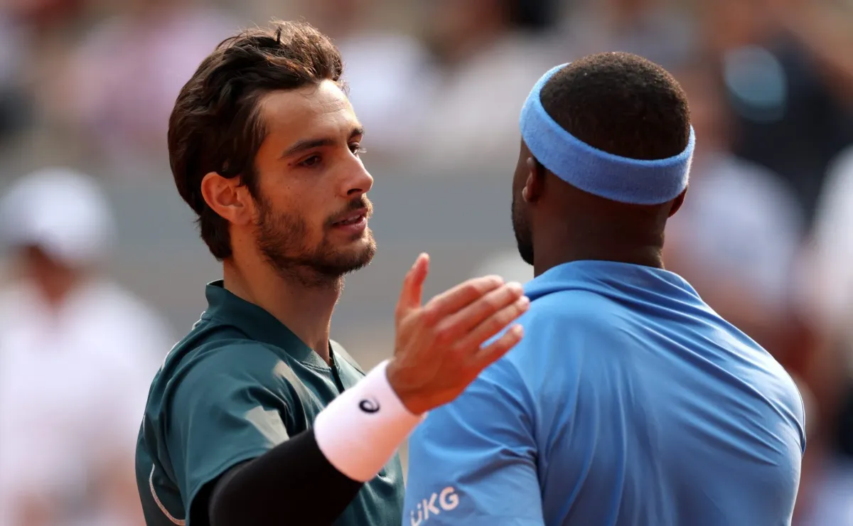 Musetti descalificado por pelotazo a jueza en Roland Garros Musetti descalificado por pelotazo a jueza en Roland Garros