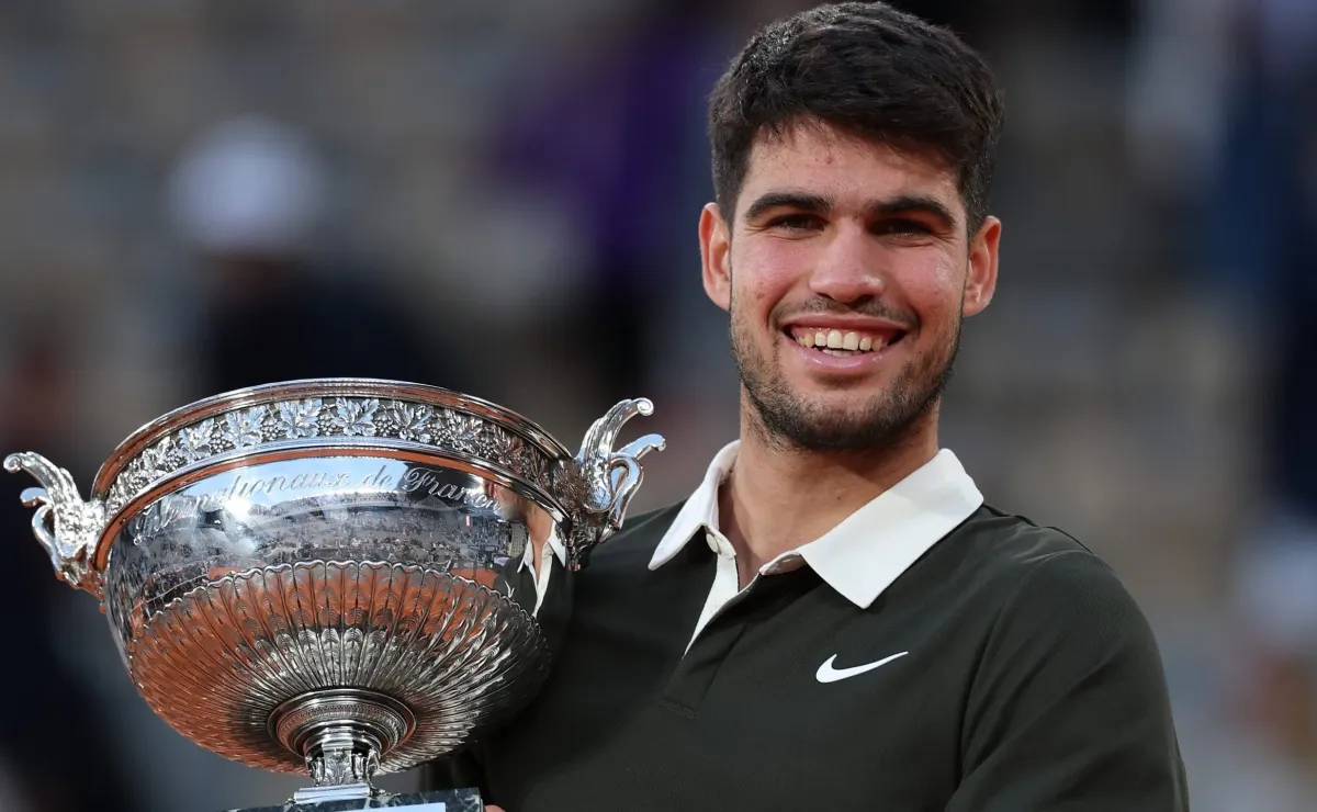 Carlos Alcaraz y su gesto tras ganar Roland Garros Carlos Alcaraz y su gesto tras ganar Roland Garros