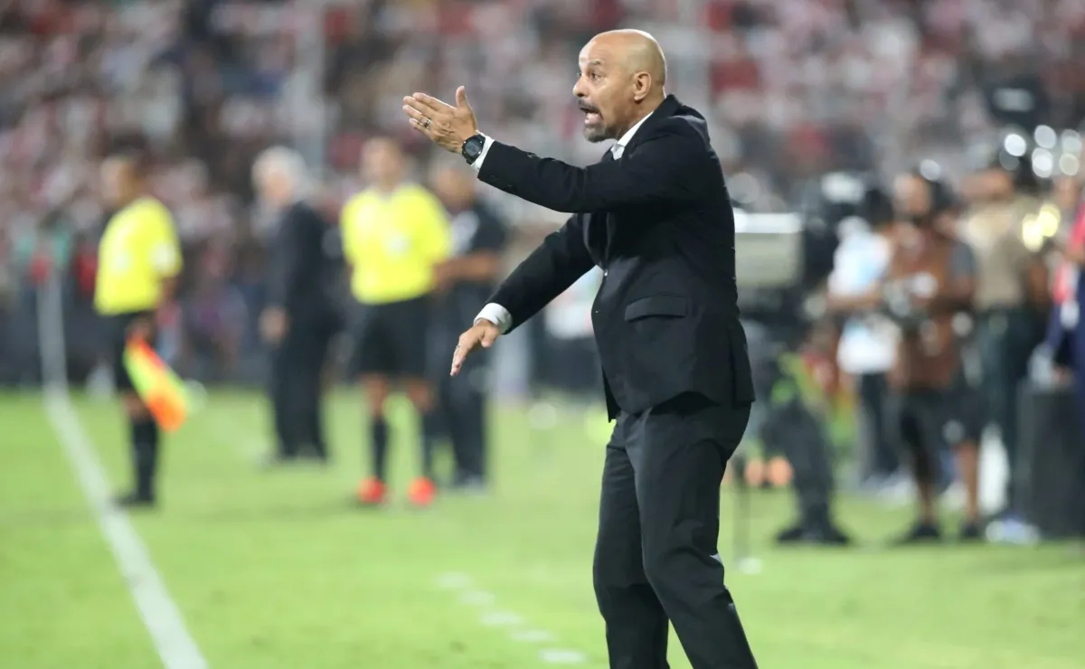 Fantasma Figueroa se postula como candidato a La Roja Fantasma Figueroa se postula como candidato a La Roja