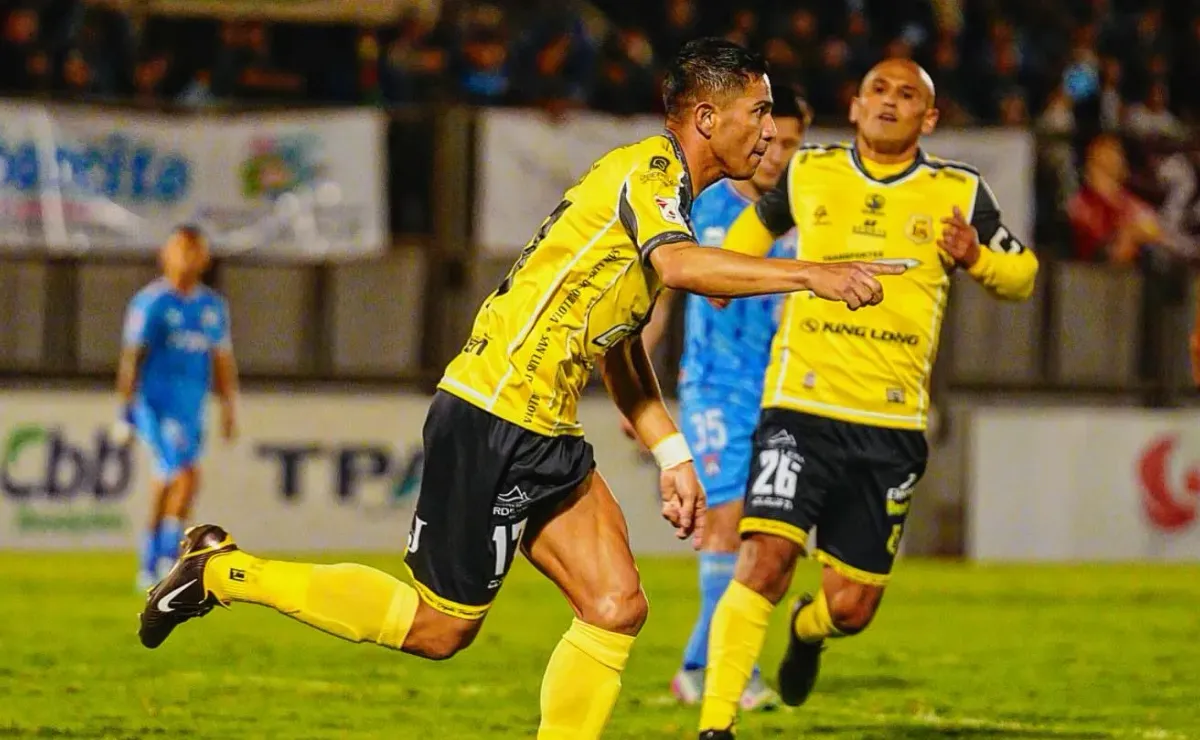 Felipe Flores firma con nuevo club en fútbol chileno Felipe Flores firma con nuevo club en fútbol chileno