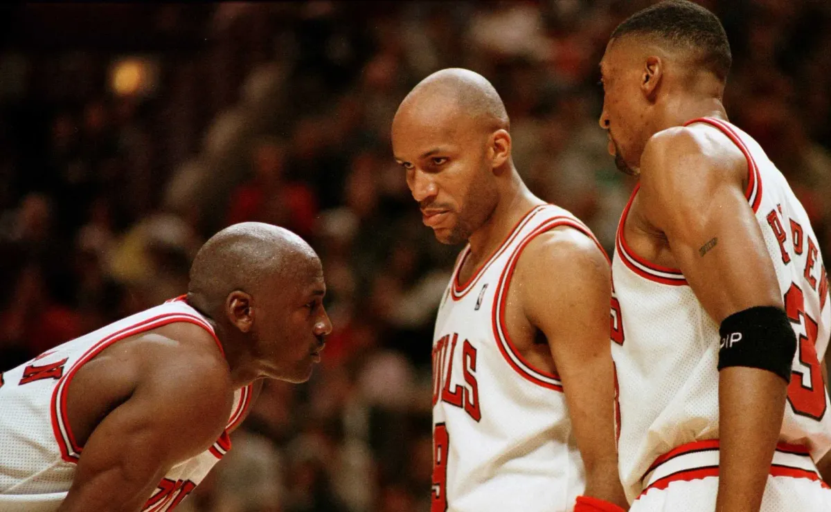 Scottie Pippen, ex compañero de Michael Jordan, critica a 'MJ' Scottie Pippen, ex compañero de Michael Jordan, critica a 'MJ'