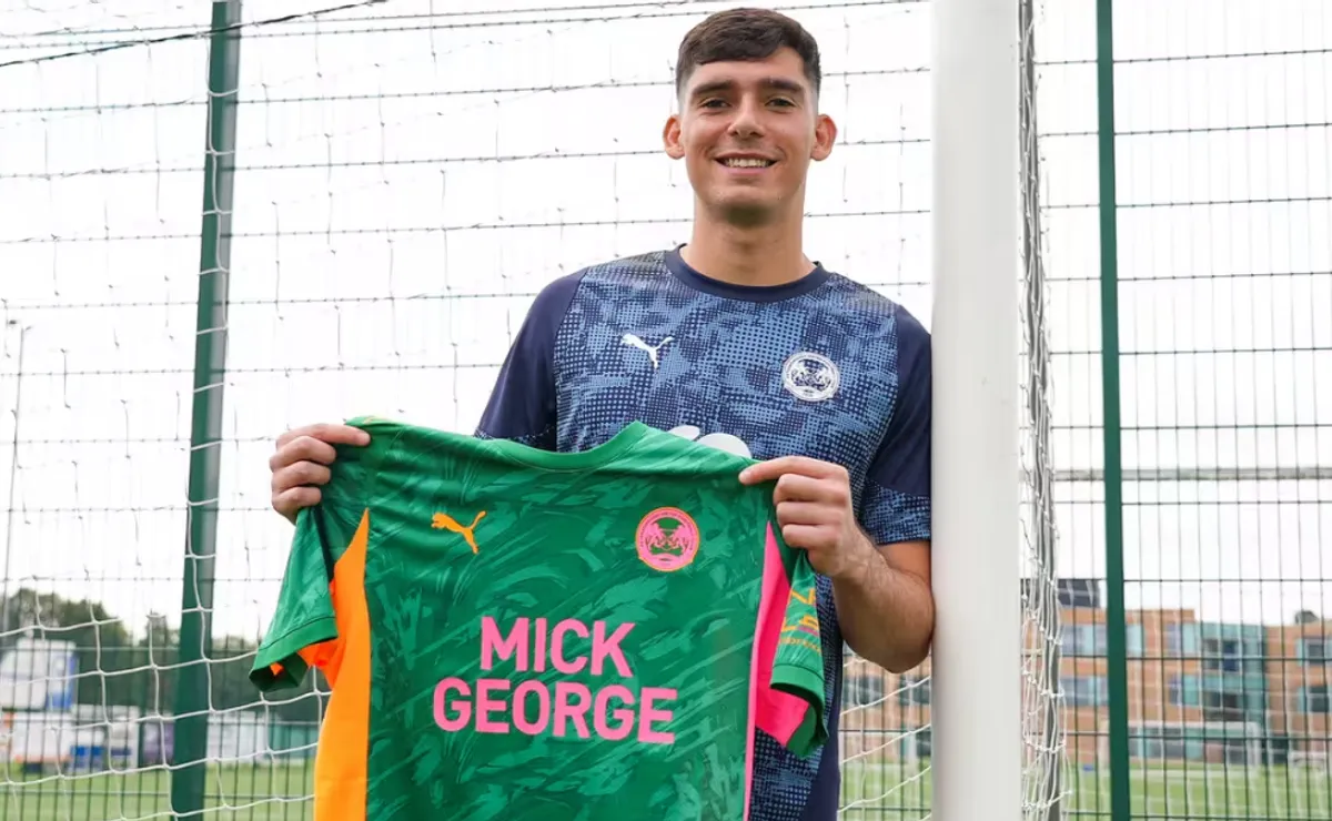 Vicente Reyes, portero titular de la Roja, ficha por club inglés Vicente Reyes, portero titular de la Roja, ficha por club inglés