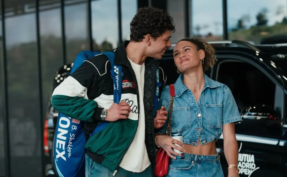 Romance entre Top 10 y campeona olímpica hija de leyenda NBA Romance entre Top 10 y campeona olímpica hija de leyenda NBA