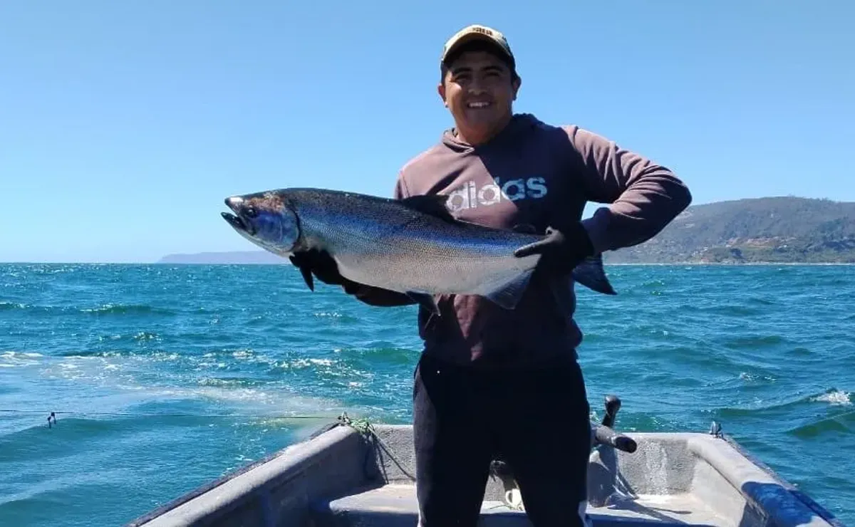 Ex lateral derecho de la Roja campeón en Chile ahora es pescador Ex lateral derecho de la Roja campeón en Chile ahora es pescador
