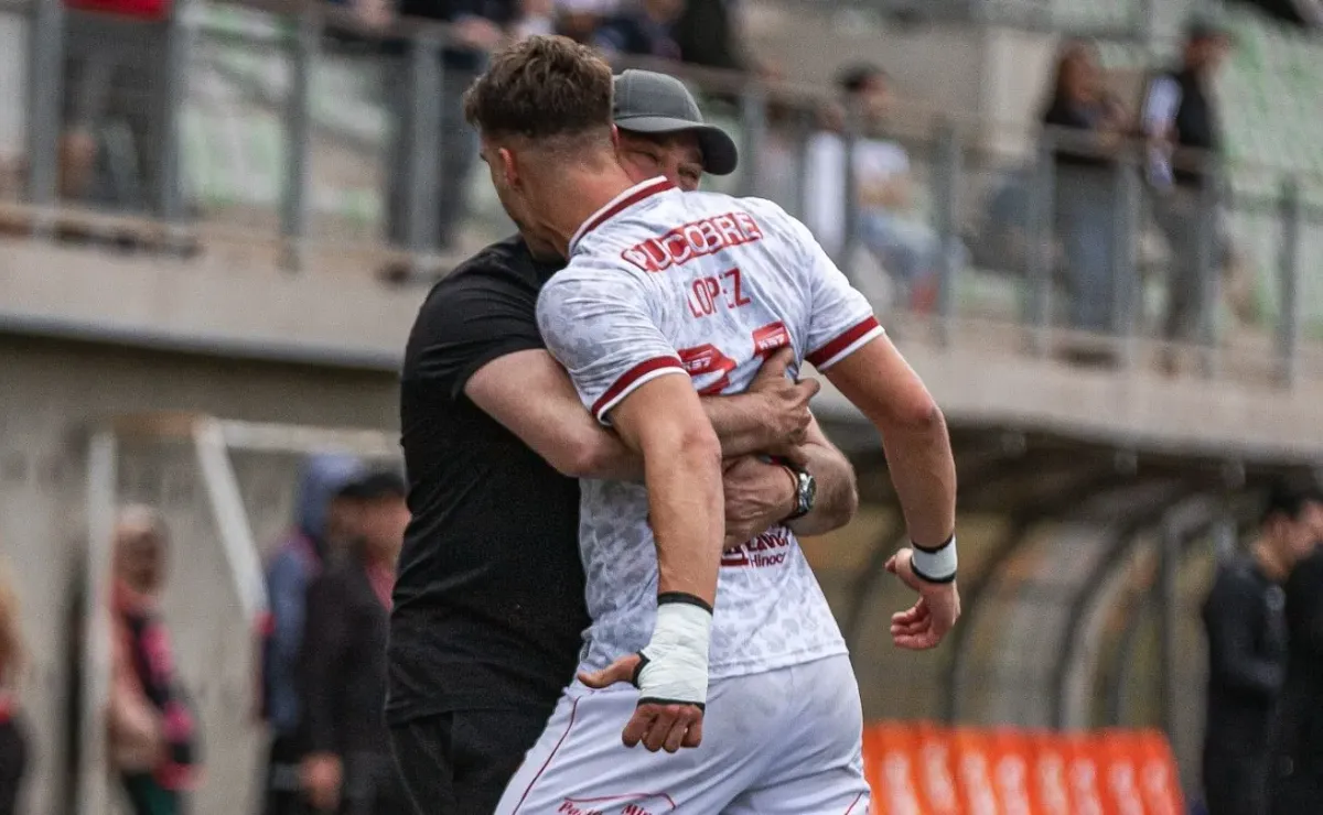 Preocupación por ex DT de U de Chile descompensado durante partido de fútbol Preocupación por ex DT de U de Chile descompensado durante partido de fútbol