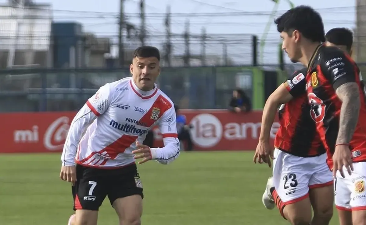 Curicó Unido usa nueva camiseta especial para burlarse de Rangers Curicó Unido usa nueva camiseta especial para burlarse de Rangers