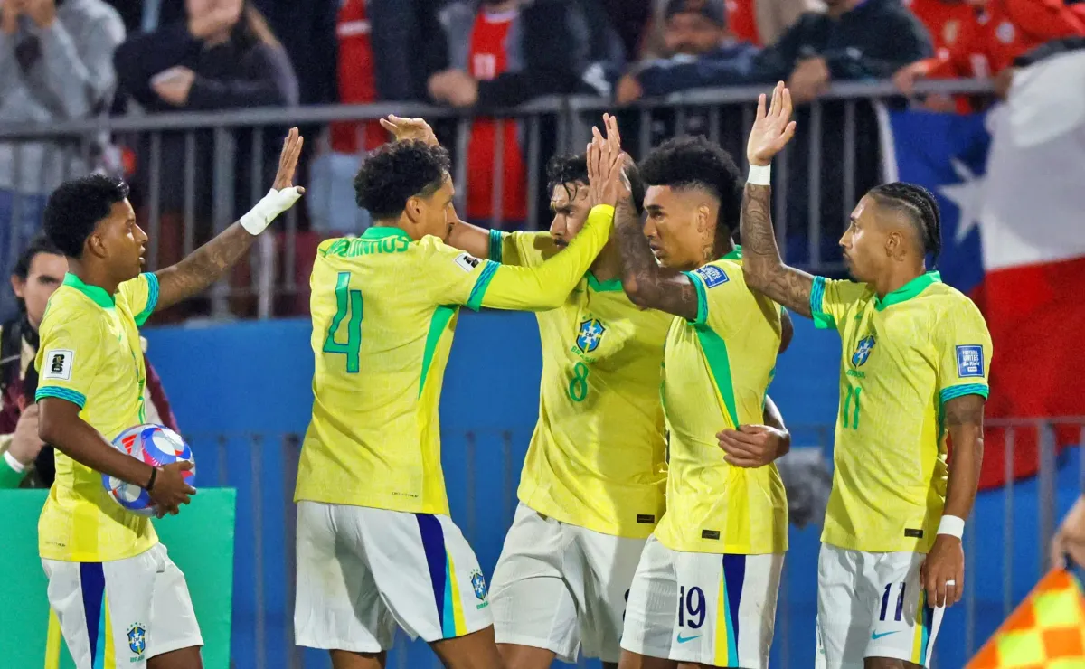 Claudio Borghi pide favor a hinchas antes de partido Chile vs Brasil Claudio Borghi pide favor a hinchas antes de partido Chile vs Brasil