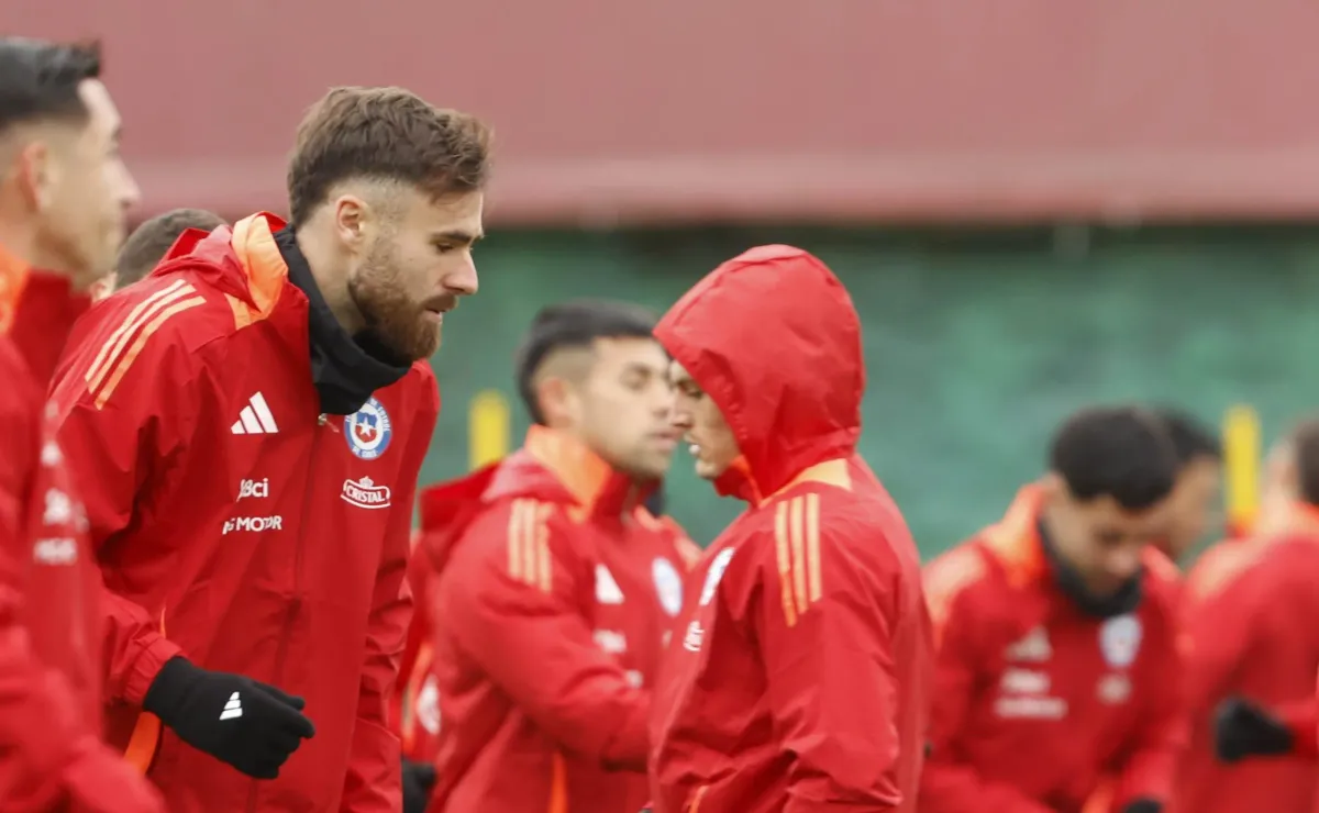 Córdova excluye criticado de la Roja ante Uruguay Córdova excluye criticado de la Roja ante Uruguay