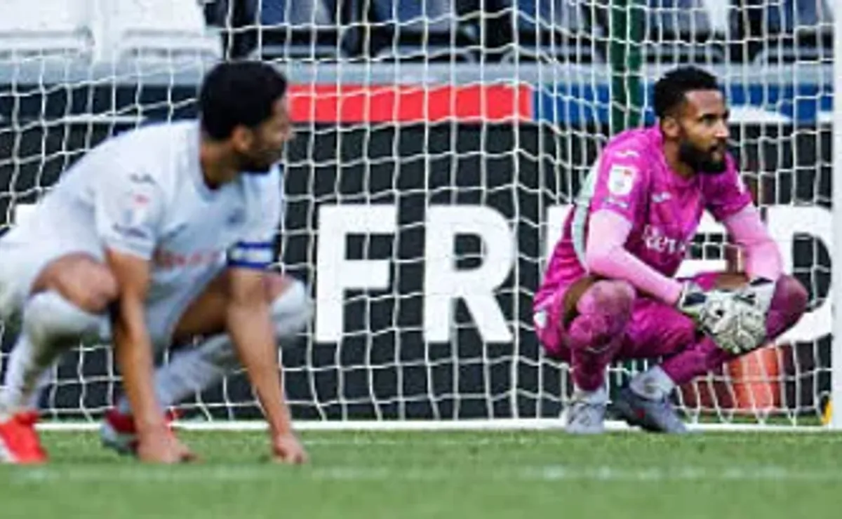 Vigouroux sufre empate en Inglaterra tras debut en la Roja Vigouroux sufre empate en Inglaterra tras debut en la Roja