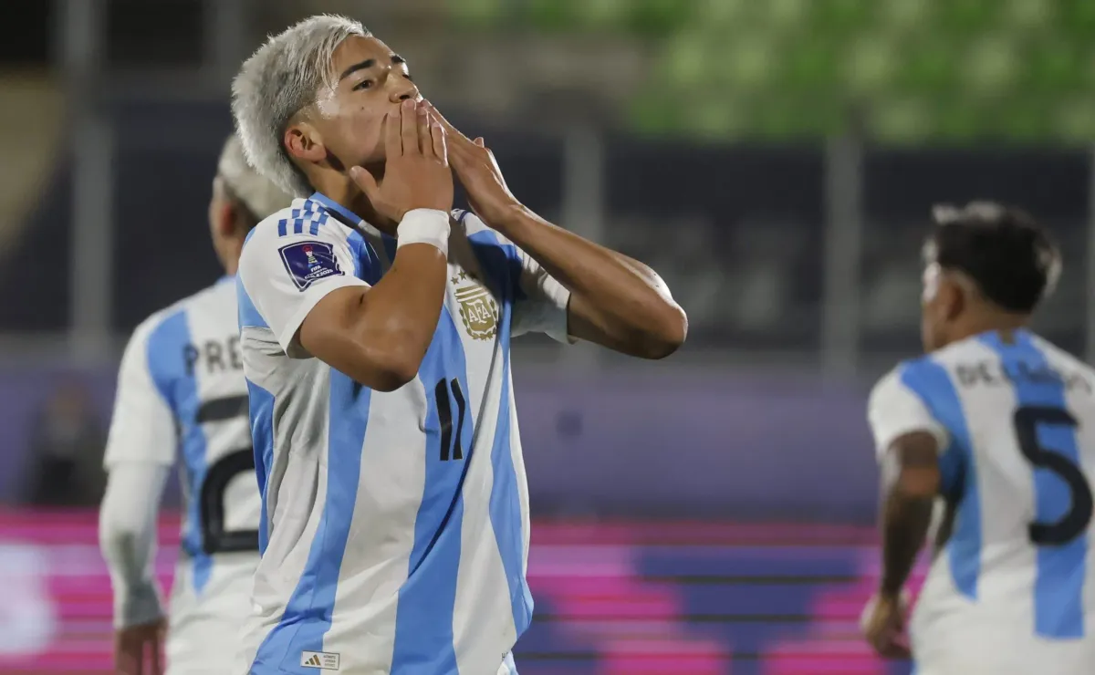 Jugador chileno destaca en Mundial Sub 20 con Argentina Jugador chileno destaca en Mundial Sub 20 con Argentina