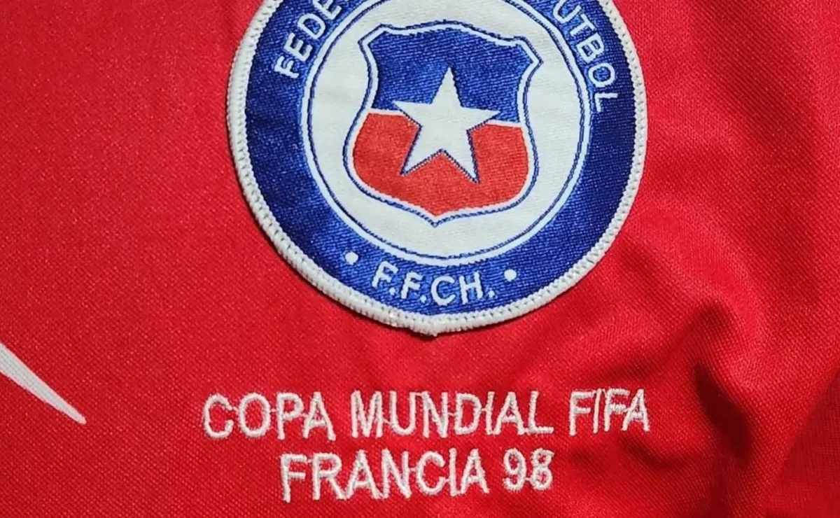 Remate de camiseta de la Roja en Mundial Francia 1998 por operación Remate de camiseta de la Roja en Mundial Francia 1998 por operación