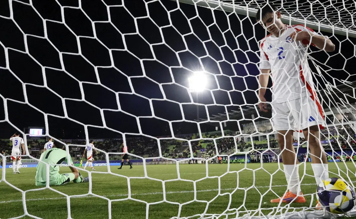 Juan Cristóbal Guarello: crítica al fútbol chileno tras eliminación Sub 20 Juan Cristóbal Guarello: crítica al fútbol chileno tras eliminación Sub 20