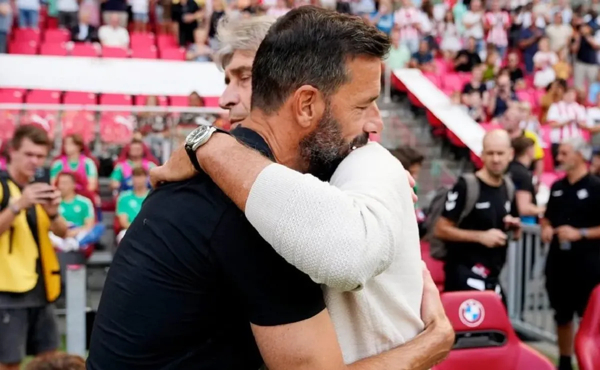 Van Nistelrooy desea ser ayudante de Pellegrini en selección chilena Van Nistelrooy desea ser ayudante de Pellegrini en selección chilena