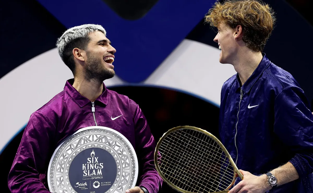 Jannik Sinner vence a Carlos Alcaraz en Six Kings Slam Jannik Sinner vence a Carlos Alcaraz en Six Kings Slam