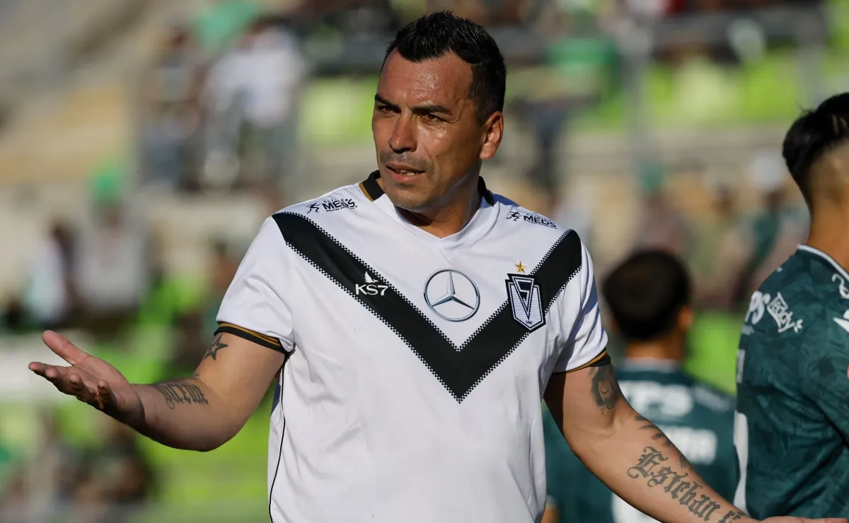 Colegio de Entrenadores cuestiona a Esteban Paredes por incumplimiento de requisitos Colegio de Entrenadores cuestiona a Esteban Paredes por incumplimiento de requisitos