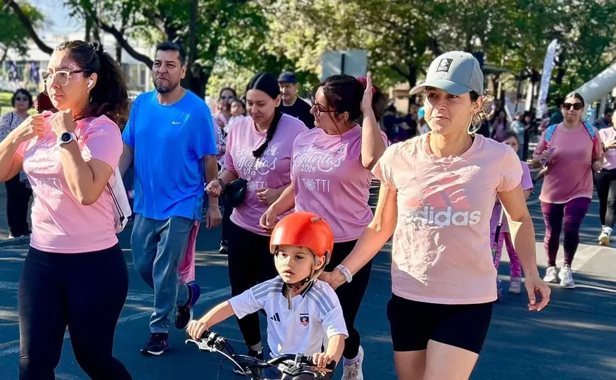 Masiva corrida de La Reina para concientizar sobre cáncer de mama Masiva corrida de La Reina para concientizar sobre cáncer de mama
