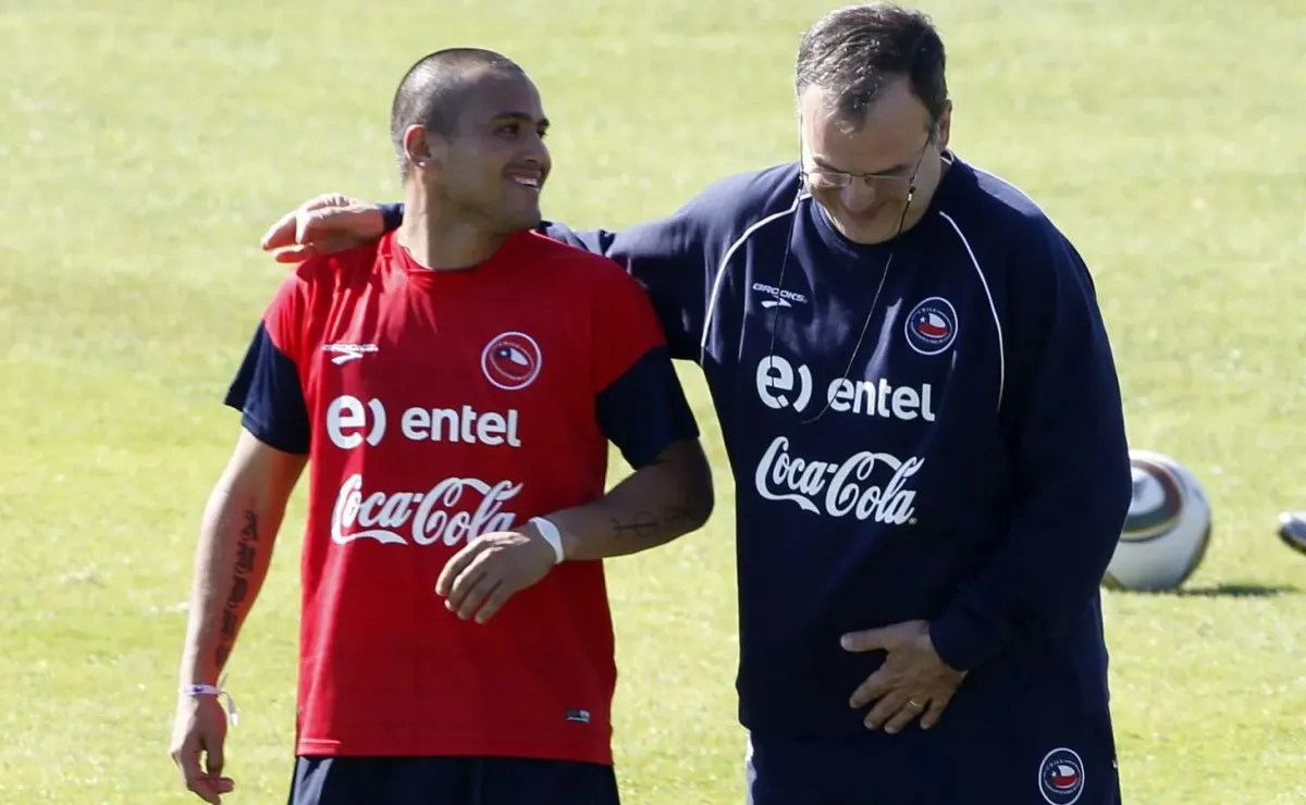 Humberto Suazo se inspira en Bielsa para dejar lección a nuevas generaciones Humberto Suazo se inspira en Bielsa para dejar lección a nuevas generaciones